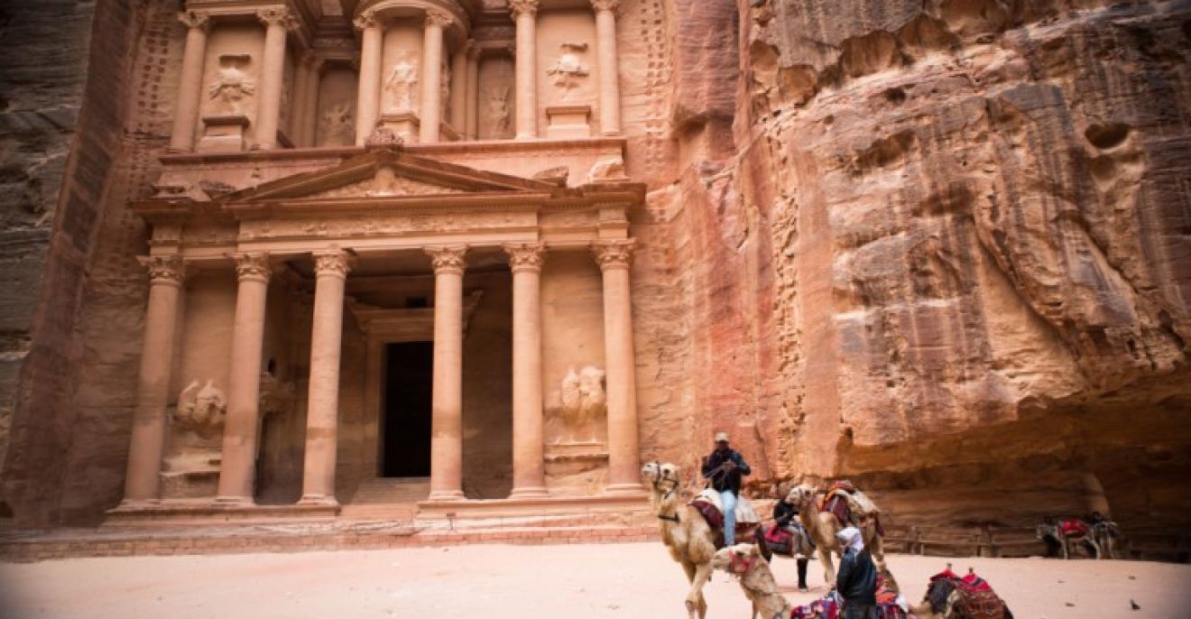 Petra Weather in April