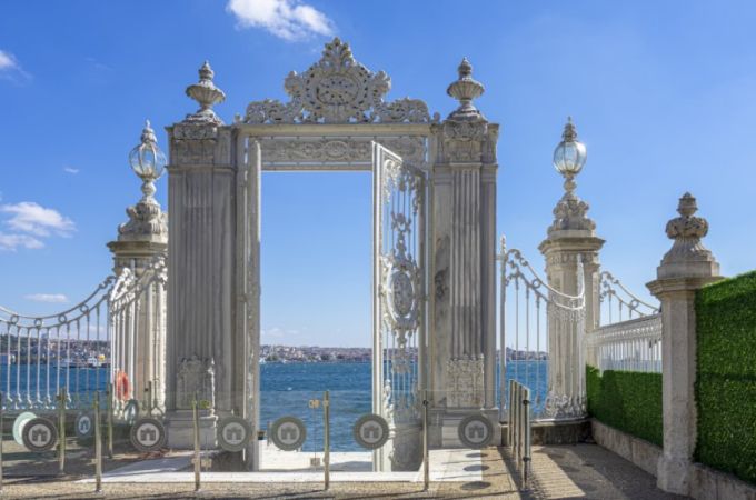 A Guide to Visiting Turkey’s Historic Mosques and Palaces