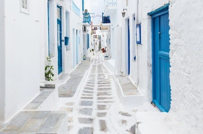 Mykonos Travel Guide: Tips and Highlights