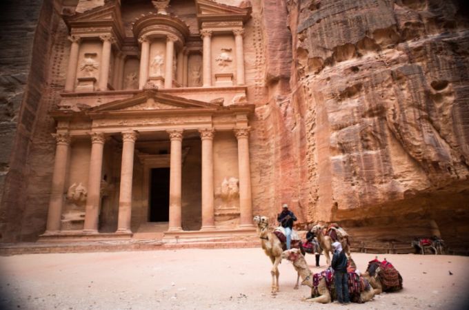 Petra Weather in April