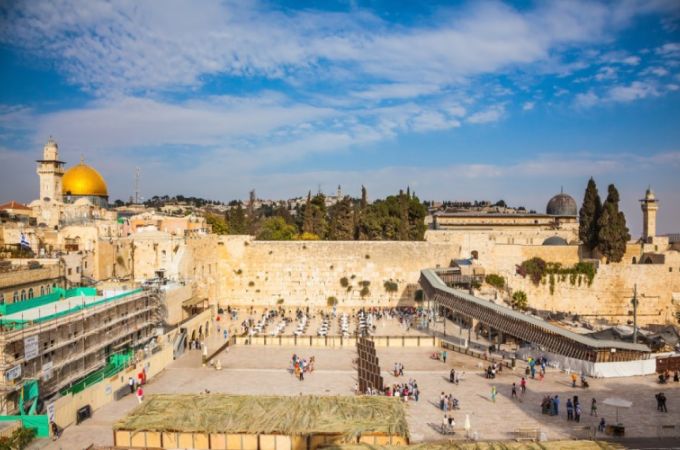 What is the Best Way to Travel Around Israel?