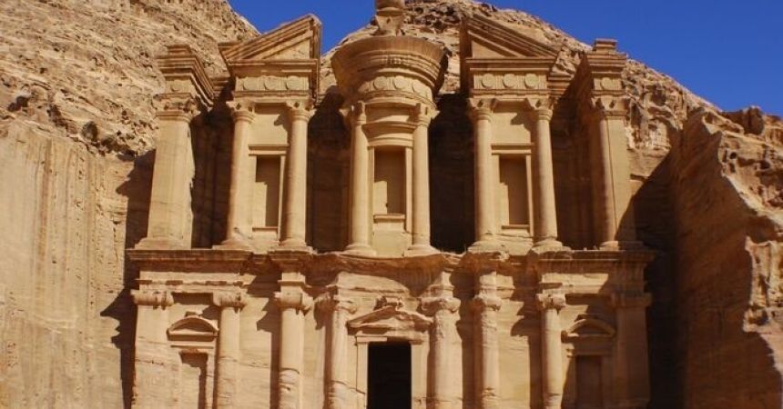 Petra Weather in July