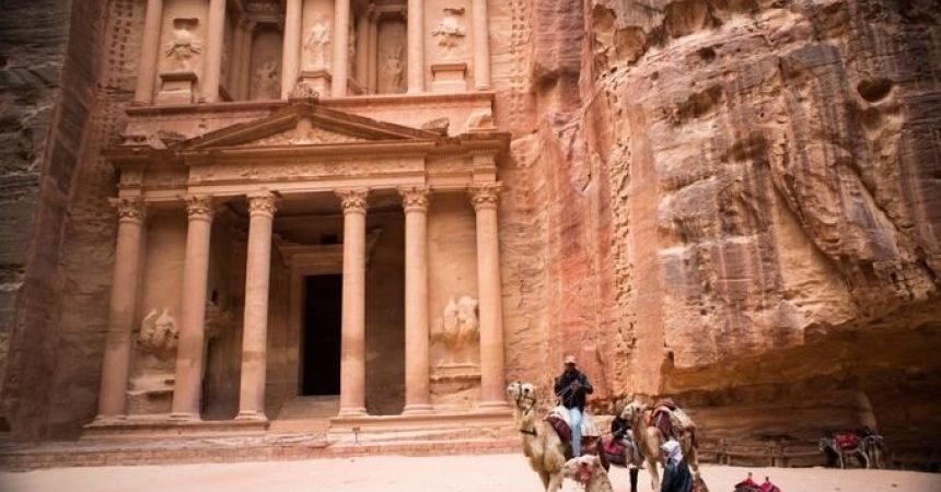 Petra Weather in February