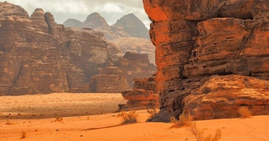 Petra Weather in August