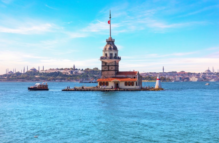 Maiden's Tower: Iconic landmark in Istanbul.