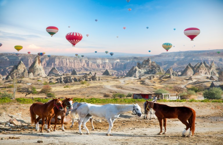 Cappadocia Summer: Warm days, vibrant landscapes, adventures.