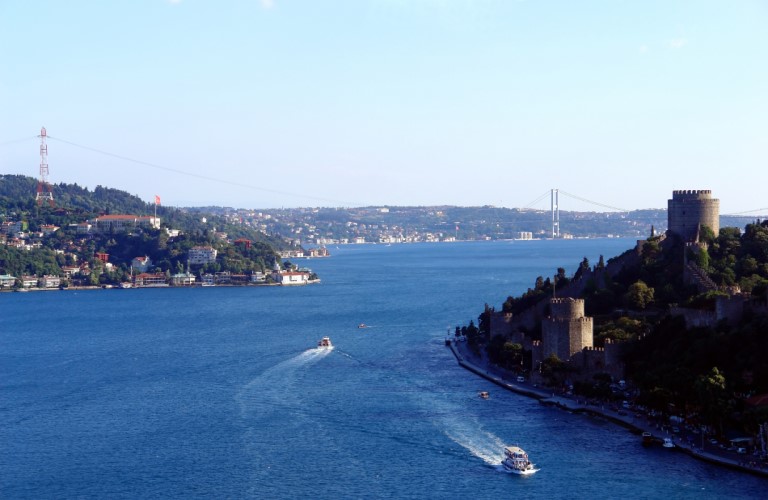 Istanbul Rumeli Fortress: Historic fortification with stunning views.