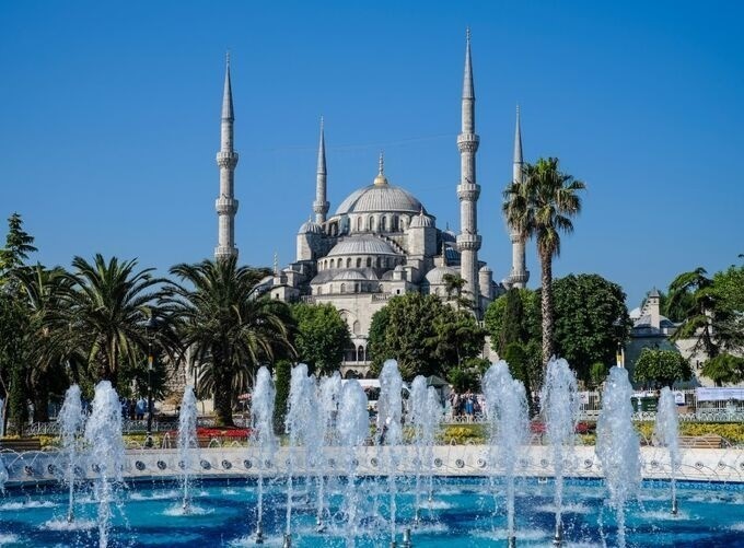 3.	Discover Istanbul's majestic Blue Mosque and its stunning interiors