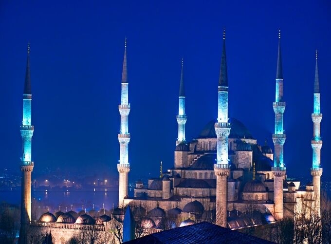 Blue Mosque in Istanbul captivates with its serene grandeur