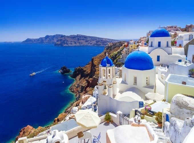 Santorini: Breathtaking Views and Aegean Char