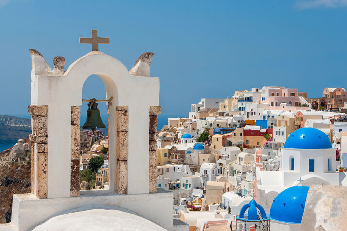 Santorini’s cliffside restaurants offering unforgettable views and Mediterranean cuisine.