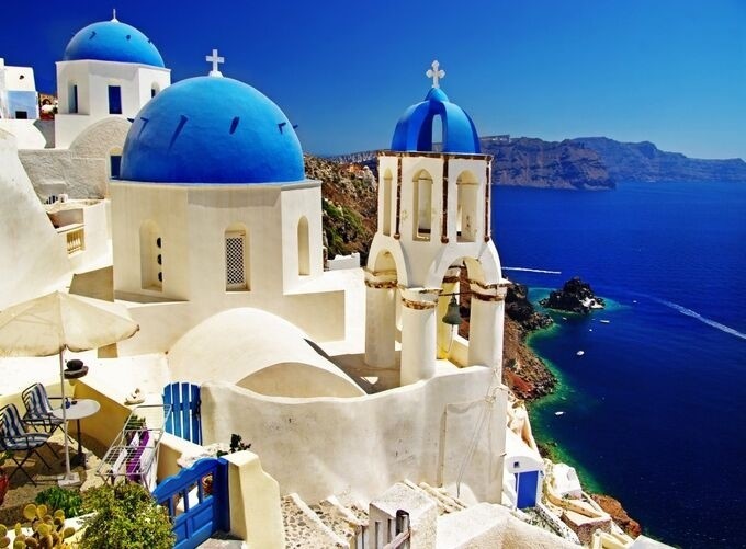 Santorini’s scenic rooftop views of the deep blue horizon breathtaking