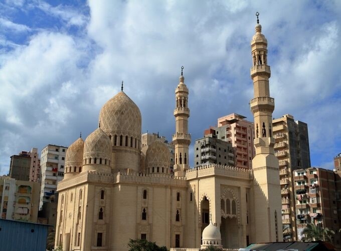 Explore Alexandria: Land of Pharaohs, Scholars & Seaside Splendor