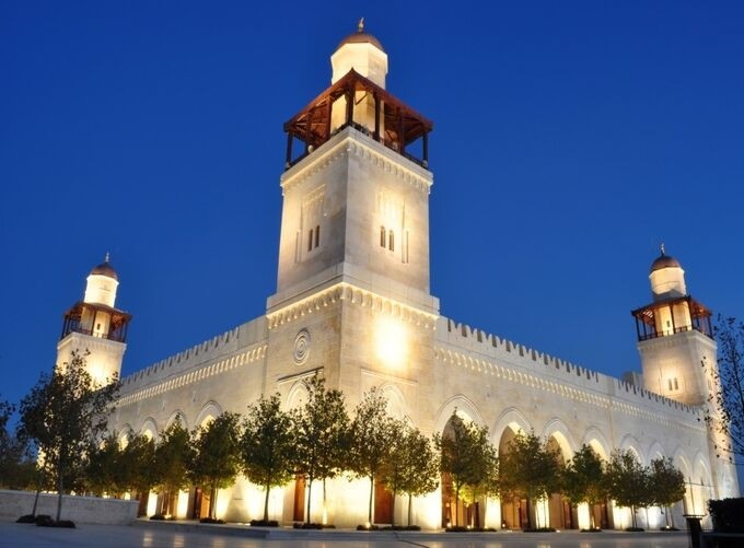 King Hussein Mosque's impressive minaret and architectural design in Amman