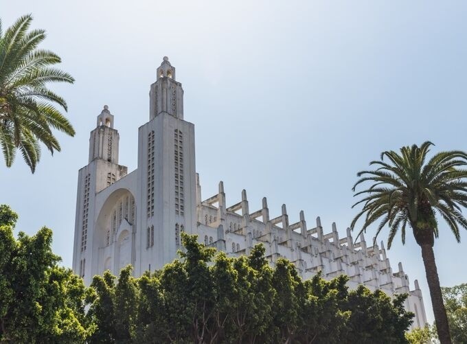 Experience Casablanca’s famous landmarks and contemporary Moroccan lifestyle